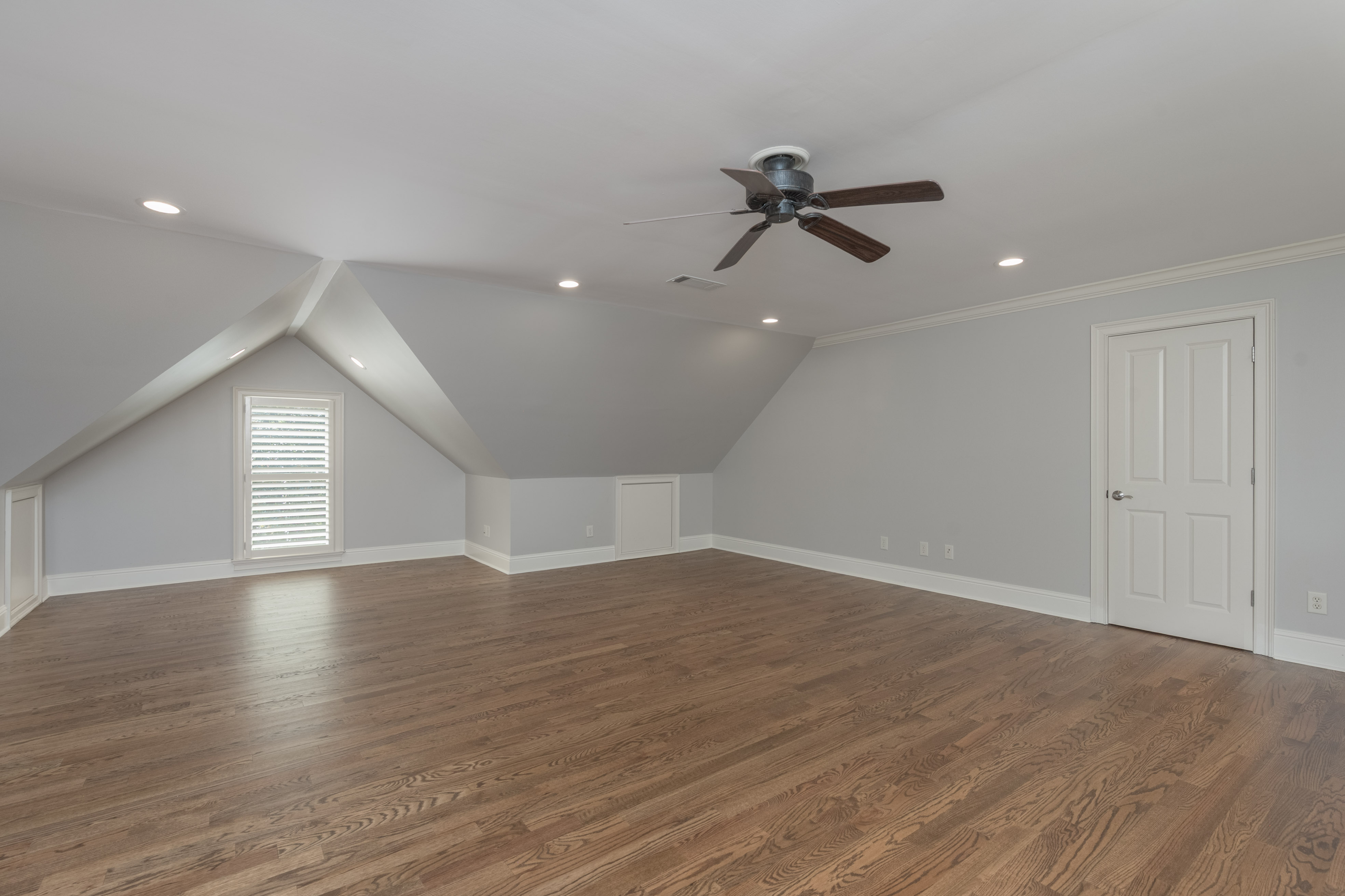 1050 Dejarnet Place image 28